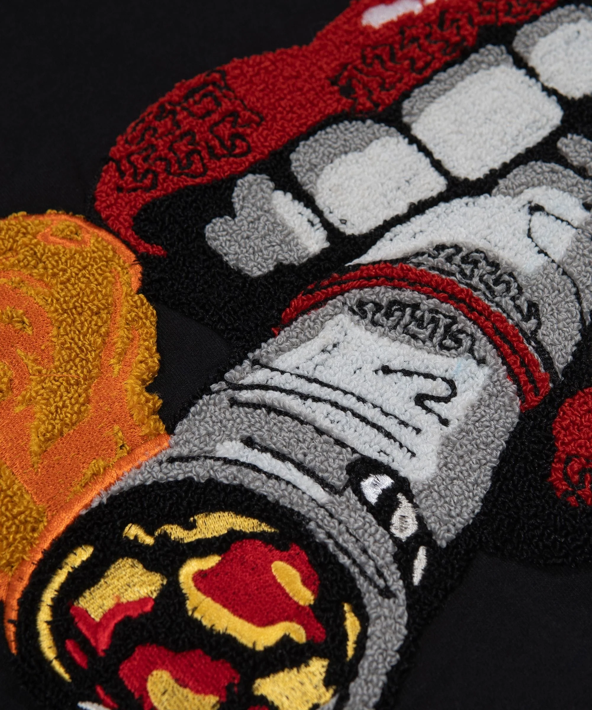 Roll Up Chenille Applique Short Sleeve Tee - Black - Image 3